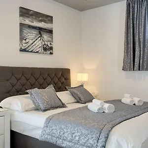 https://luxury-rooms-floramye.splithotels.org